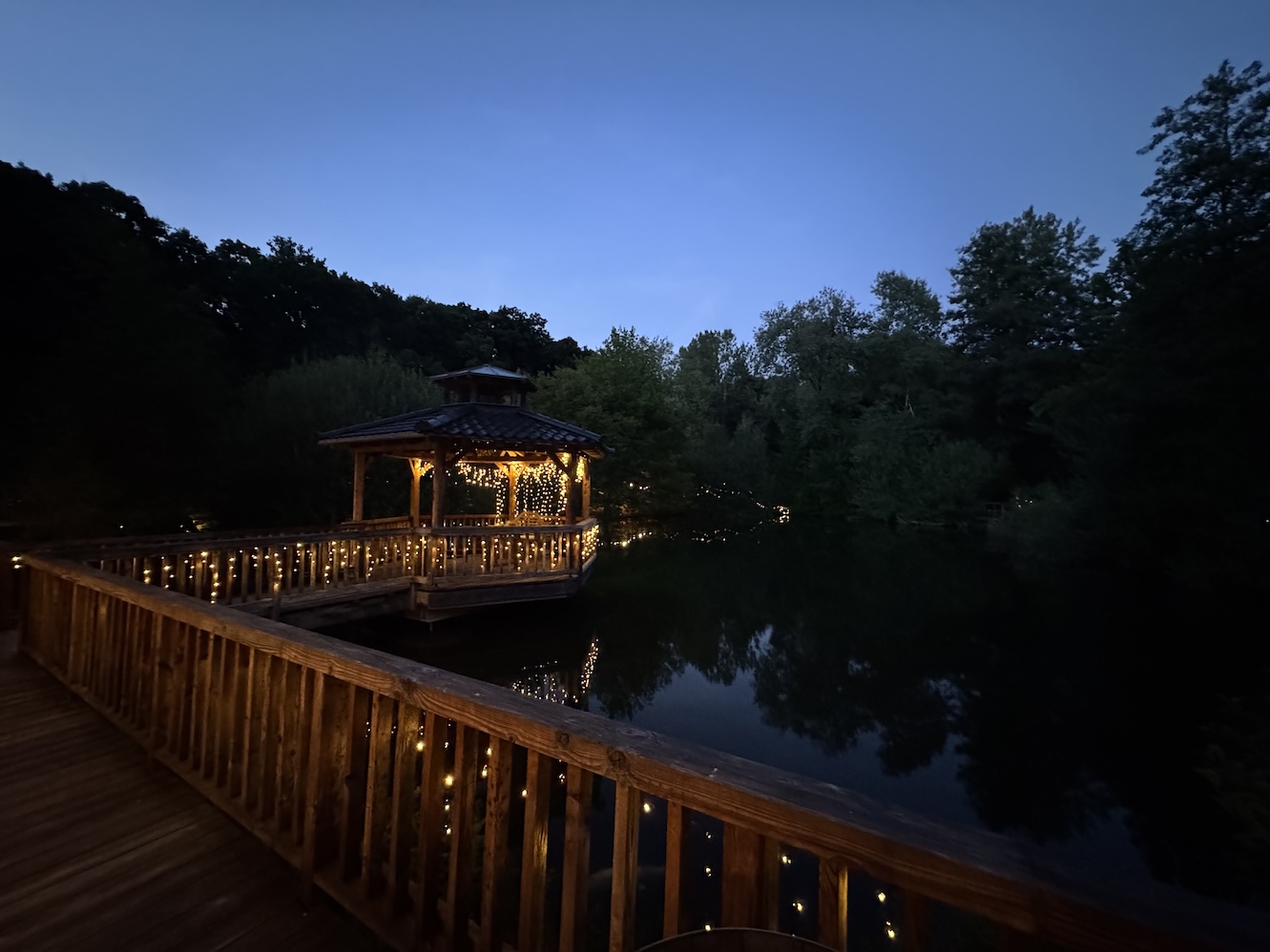 Wunderschön beleuchteter Außenbereich