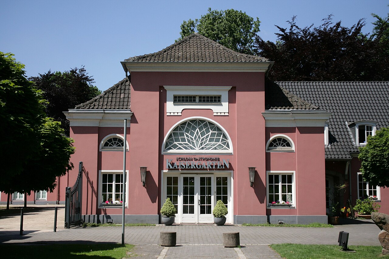 Kaisergarten Oberhausen mit Schloss &ndash; historisches Grün für Hochzeiten im Ruhrgebiet